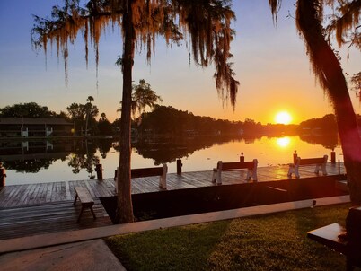 Riverbend Lodge-  Special Discounts August / September 2025!    BOOK  NOW!