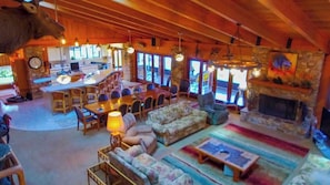 Älytelevisio, takka, stereot, työhuone