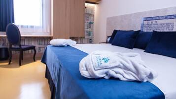 Suite junior | Minibar, caja de seguridad en la habitación y escritorio