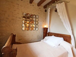 4 bedrooms, free WiFi