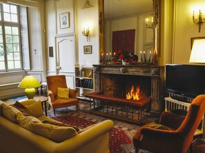 Téléviseur, foyer, lecteur de DVD