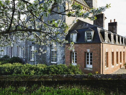 Historic home in a castle with garden and WIFI