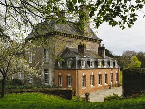 Exterior - Historic home in a castle with garden and WIFI (Le Grais)
