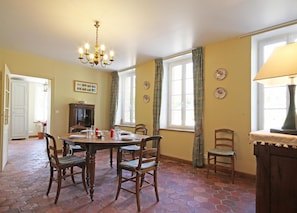 Unclassified image, 2 of 15, button - Historic home in a castle with garden and WIFI (Le Grais)