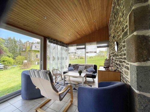 Maison chaleureuse avec WIFI et animaux acceptés près du Mont de Cerisy