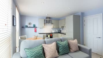 Deluxe Apartment, 1 Bedroom | In-room safe, individually decorated, individually furnished, desk