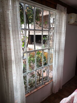 Departamento tradicional, varias camas, vista al patio | Cortinas blackout y wifi gratis
