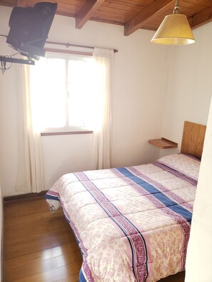 Classic-huoneisto, näköala pihalle | Pimennysverhot, ilmainen Wi-Fi