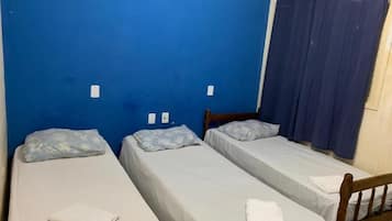 10 habitaciones, minibar, escritorio y ropa de cama