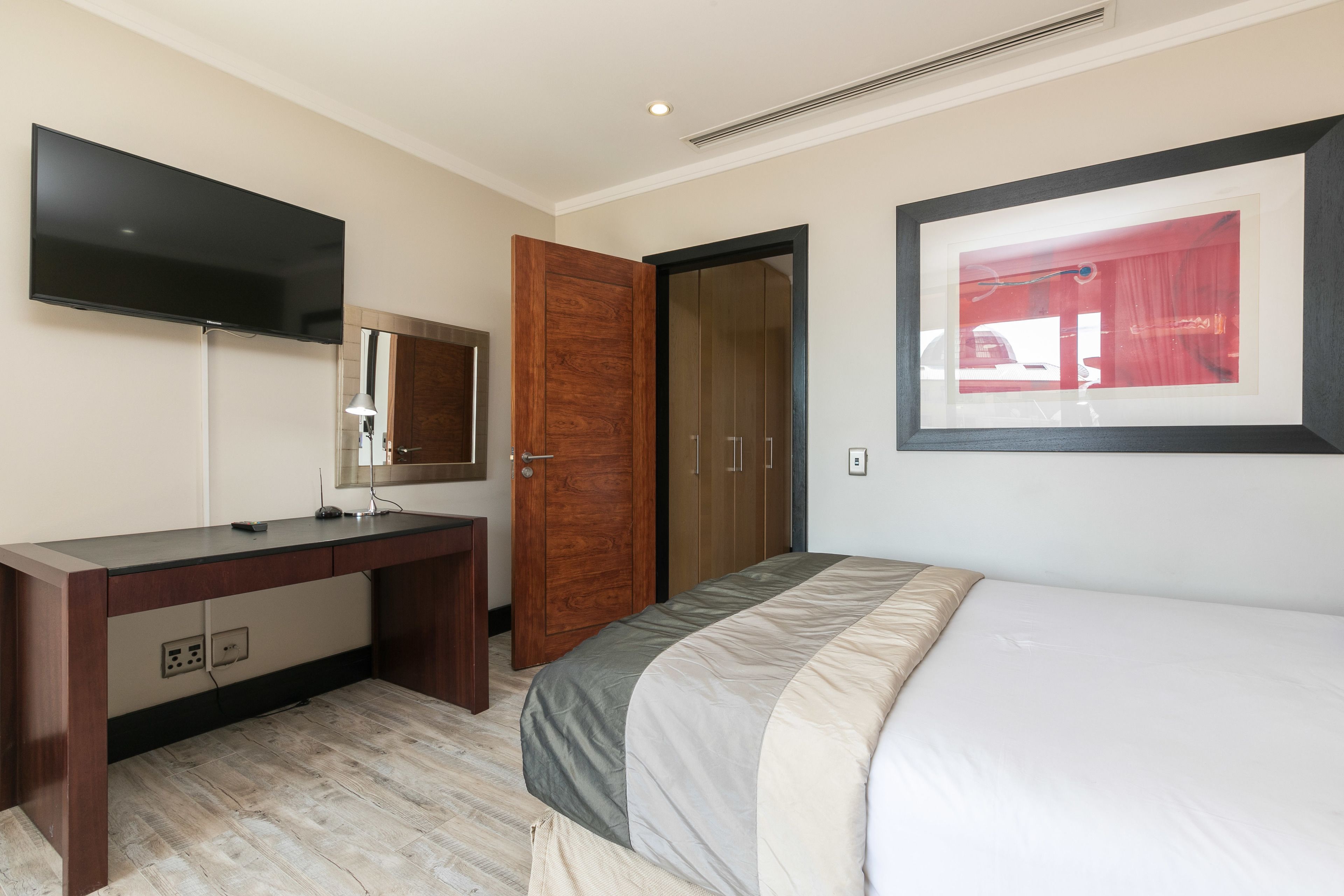 Apartemen, 2 kamar tidur | 2 kamar tidur, brankas, meja kerja, dan setrika/meja setrika