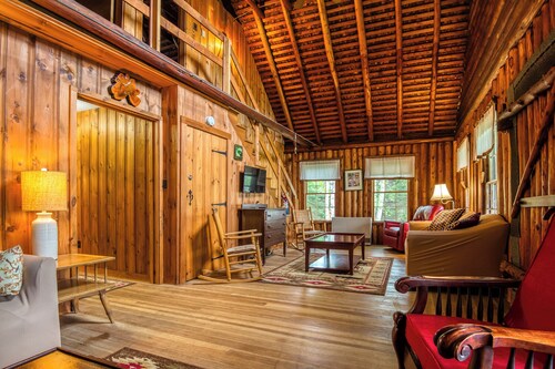 Casino - Cabin in the Barker Loop Cottage with it's own private, sandy beach!