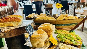 Café da manhã com buffet todos os dias (BRL 39 por pessoa)