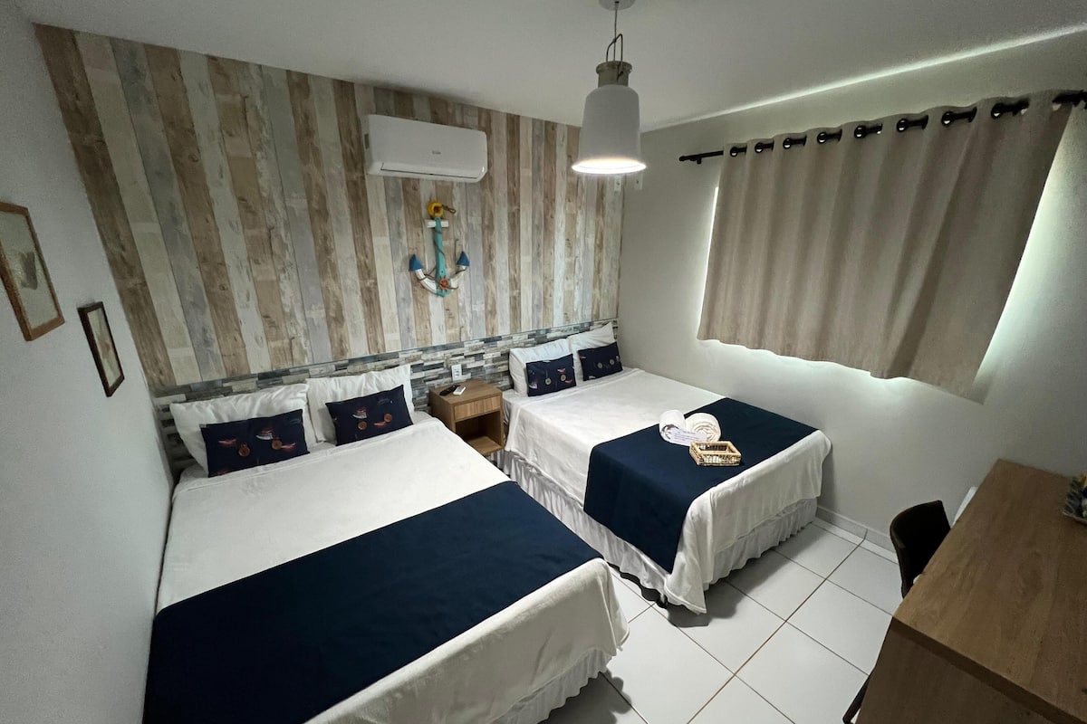 Habitación cuádruple | Minibar, wifi gratis y ropa de cama