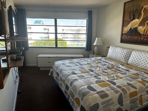 2 多间卧室、熨斗/熨衣板、WiFi、床单