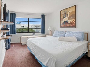 2 bedrooms, iron/ironing board, free WiFi, bed sheets - Waterfront 2BR condo with pool, wifi, and marina access. (Marco Island)