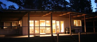 Private & tranquil waterfront house & property in Eildon's exclusive Taylor Bay