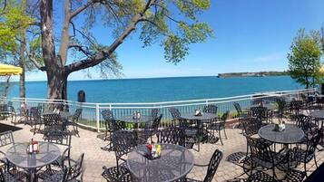 Ilmainen päivittäinen tilauksen mukaan valmistettu aamiainen