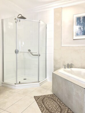 Eleanor King Suite | Bathroom
