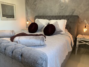 2 bedrooms, in-room safe, iron/ironing board, free WiFi