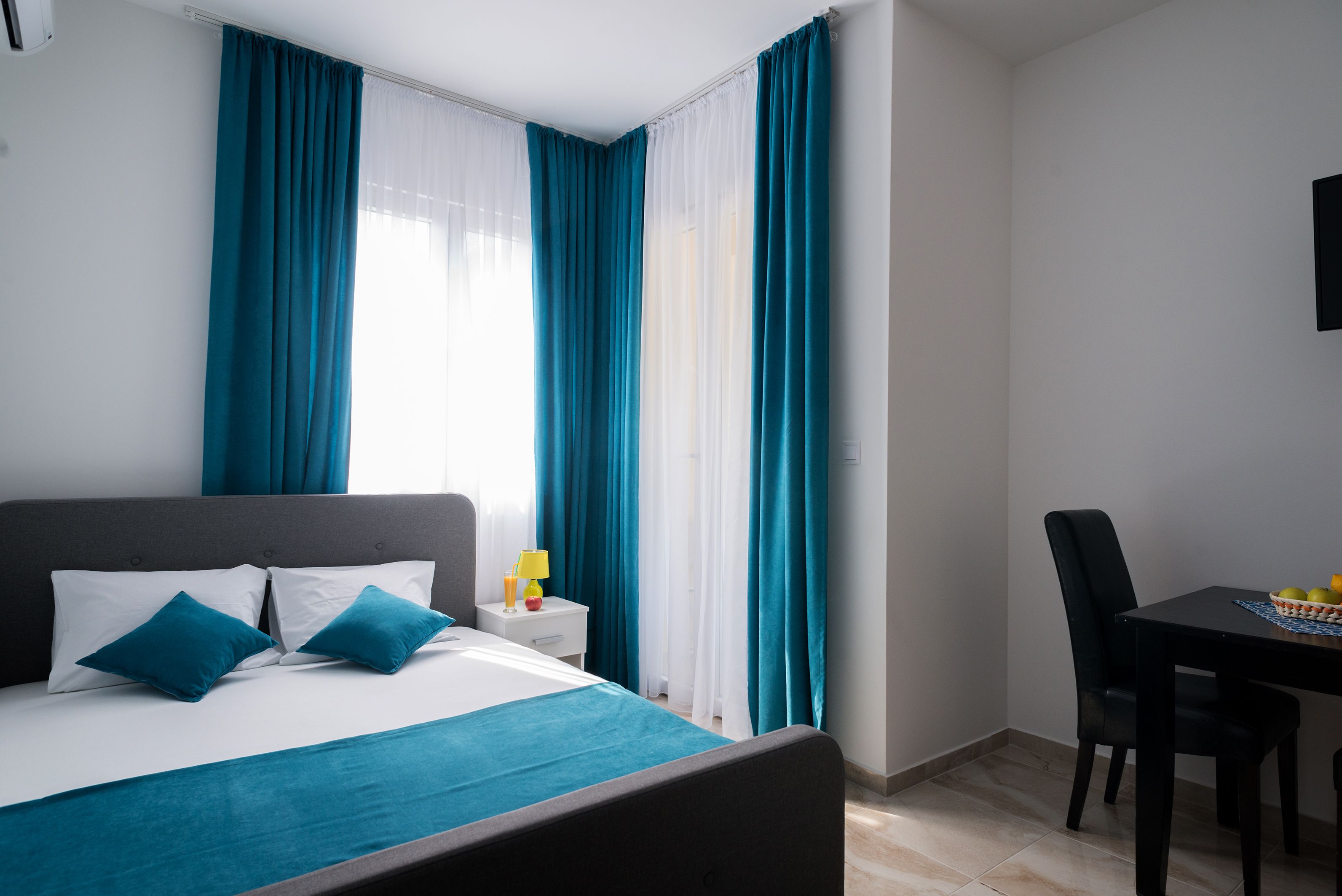 Studio Basic, 1 Tempat Tidur Queen, pemandangan kebun | Meja kerja, ruang kerja ramah laptop, dan kedap suara