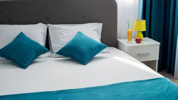 Basic Studio, 1 Queen Bed, Garden View | Desk, laptop workspace, soundproofing, iron/ironing board