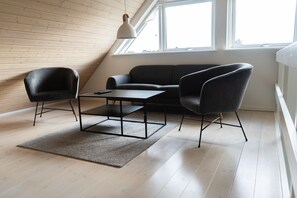 ファミリー キャビン 2 ベッドルーム | リビング エリア | テレビ