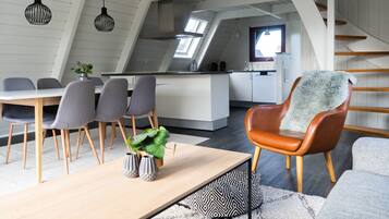 Family Cabin, 2 Bedrooms | 3 bedrooms, iron/ironing board, cribs/infant beds, free WiFi