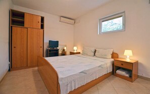 1 bedroom, free WiFi, bed sheets