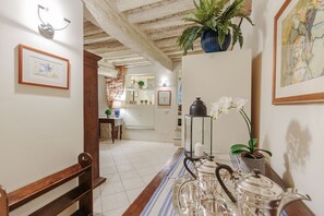Interior - Stylish Smart Ground Floor Apartment inside Lucca (Lucca)
