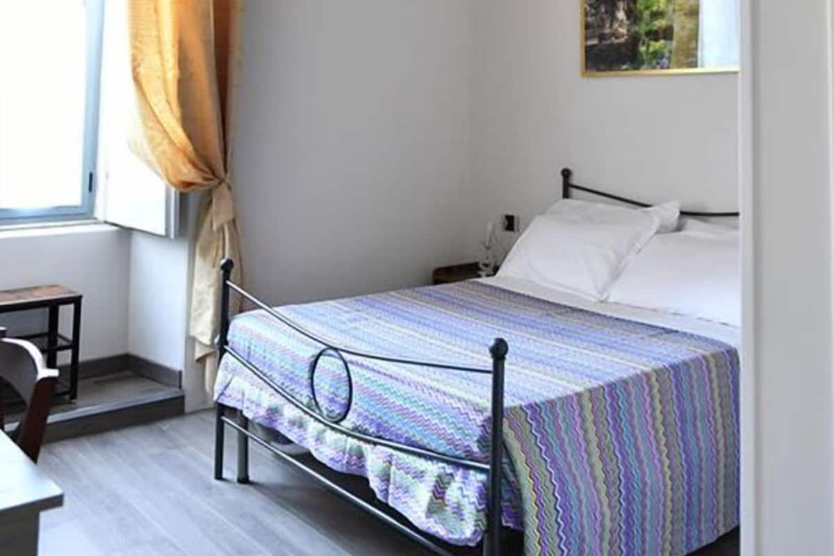 Chambre Double Confort, vue ville | Ameublement personnalisé, bureau