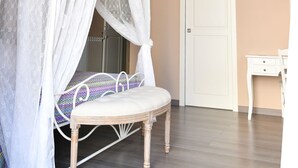 Luxury Quadruple Room, 1 Queen Bed with Sofa bed, City View | Desk, laptop workspace, cribs (surcharge), WiFi (free) - B&B A due passi (Caserta)