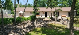 2 bedroom apartment,  heated pool, rec room, located on river. 4 wheelers allowd