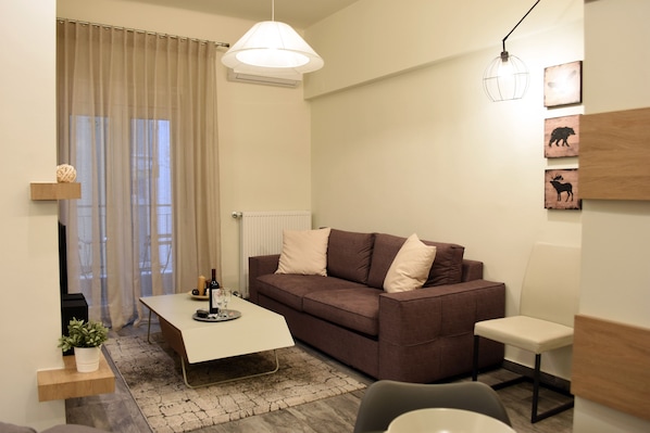 Deluxe Apartment (Lotus) | Living area