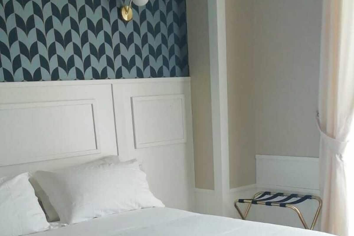 Basic Double or Twin Room | Peralatan tempat tidur hipoalergenik, busa memori, bar mini