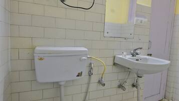 Double or Twin Room | Bathroom