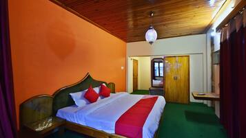 واي فاي مجانًا وملاءات أسرّة