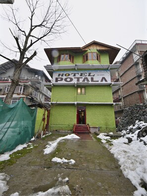 Front of property - OYO 28187 Hotel Potala (Manali)
