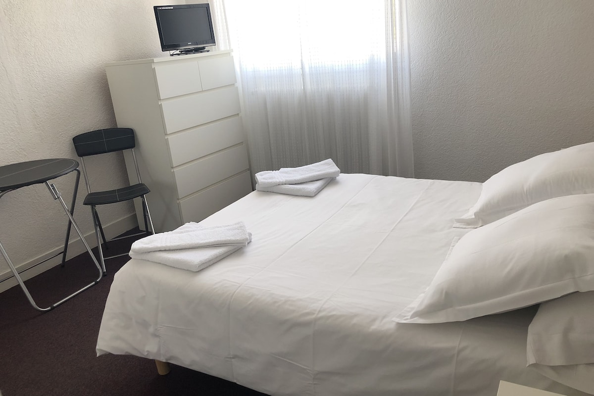 standard double room, private bathroom | 1 bedroom, blackout curtains, iron/ironing board, free wifi