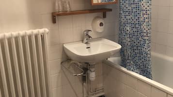 Twin Room, Shared Bathroom | Bathroom | Free toiletries, hair dryer, towels