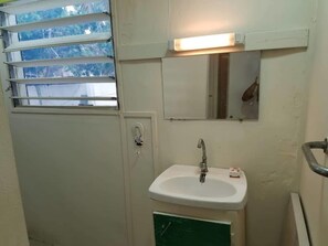 Villa, 3 Bedrooms, Non Smoking | Bathroom sink