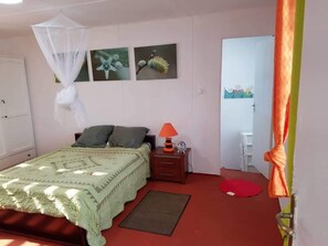 Villa, 3 Bedrooms, Non Smoking | Desk, blackout drapes, free WiFi, bed sheets