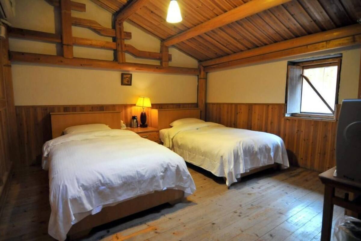 Standard Twin Room, Shared Bathroom