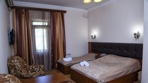 1 habitación, ropa de cama de alta calidad, minibar y escritorio 