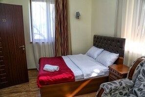 1 chambre, literie de qualité, minibar, bureau