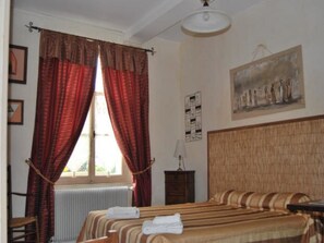 Tomannsrom (La savane) | Individuelt dekorert, individuelt innredet og skrivebord