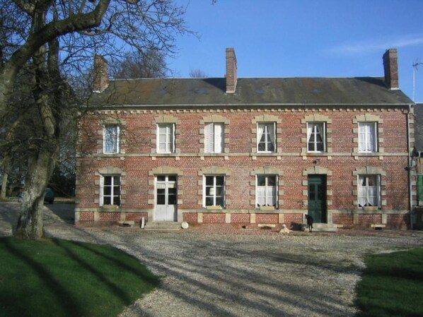 Front of property - Chez Francine et Xavier (Froissy)