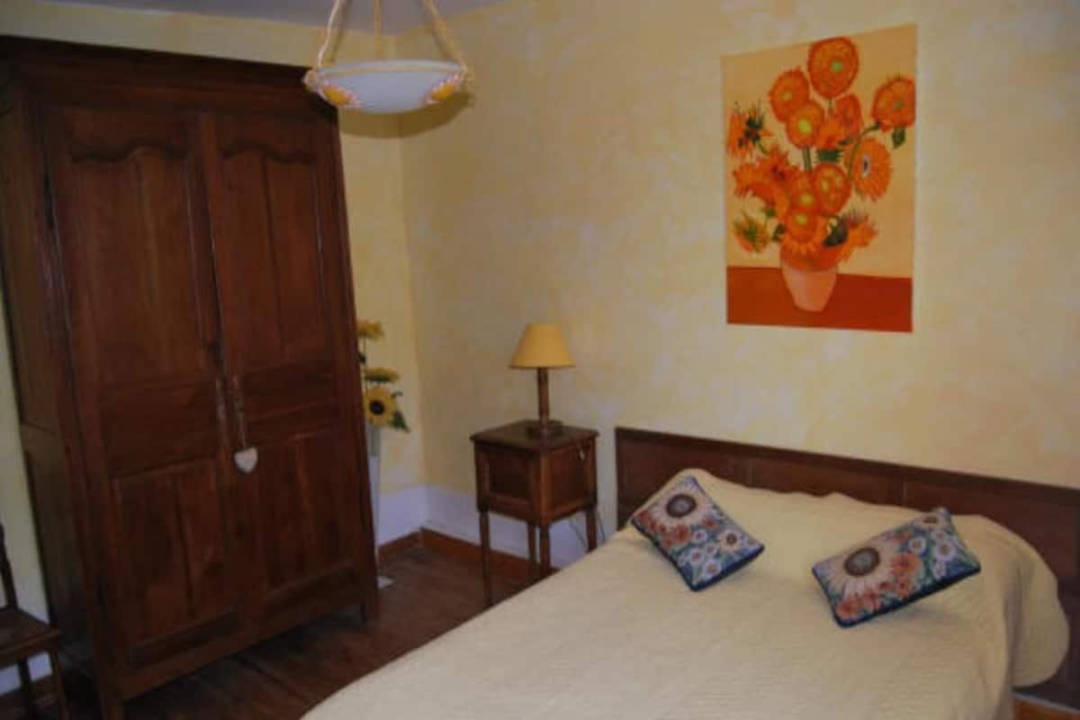 Habitación doble (Les Tournesols) | Decoración personalizada, muebles diferentes y escritorio