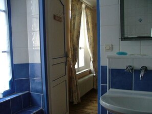 Triple Room (La Lavande) | Bathroom - Chez Francine et Xavier (Froissy)