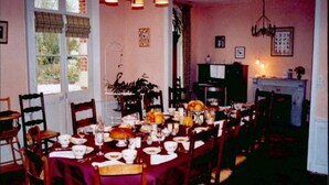 Free daily continental breakfast  - Chez Francine et Xavier (Froissy)
