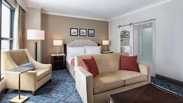 Studio Suite, 1 King Bed with Sofa bed | Living area